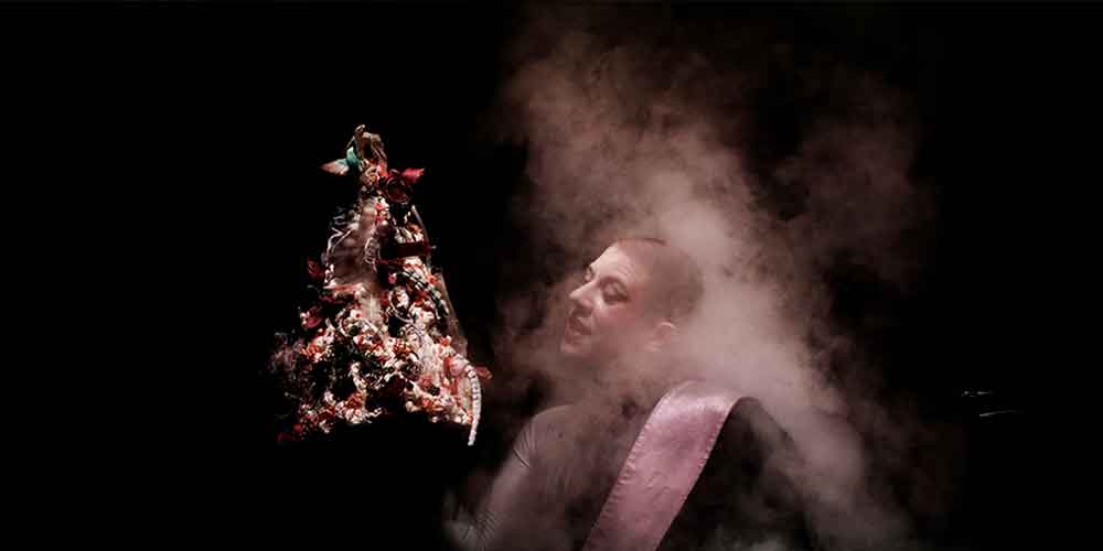 OPIUM ODER: ICH HABE HUNGER, ICH MÖCHTE GOTT ESSEN
